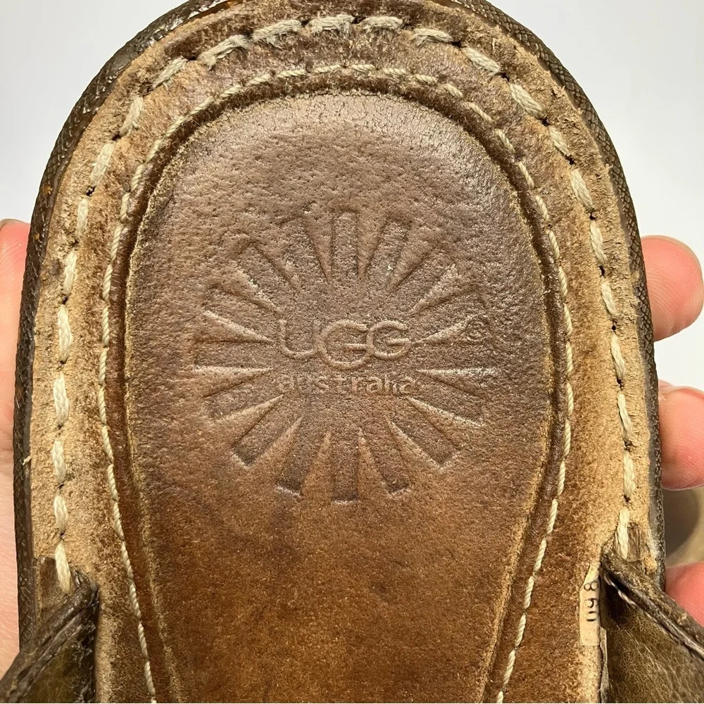 UGG Matala sandals brown & tan leather flip flops shearling lined women’s size 7